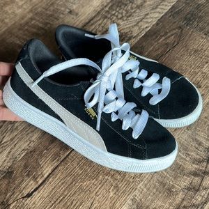 Black & white pumas
